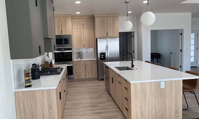 Kimberly Casa | Minutes from Shoshone Falls! Family sized home with office & stocked kitchen.
