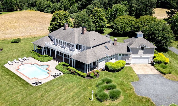 St. Michaels Casa | Minutes from St. Michaels | Newly Renovated | Pool | Private Dock | Kayaks | Bik