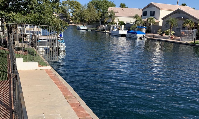 Harbor Island Casa | Minutes from State Farm Stadium. West Gate Lake front