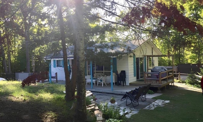 Sauble Beach Cabaña | Minutes from the beach, large 3 bedroom, huge yard, fire pit,outdoor bar,hot tub