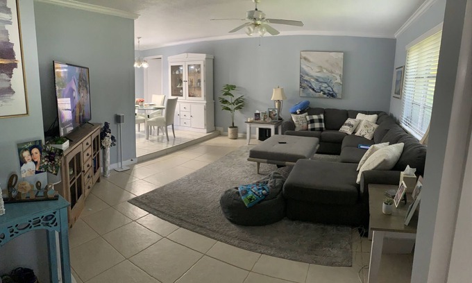 Central Naples Casa | Minutes from the beach, shopping and dining! Location, location, location!