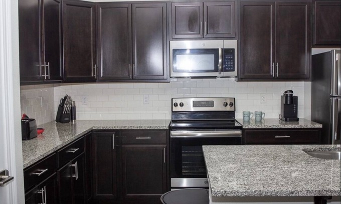 Sunshine Apartamento | Minutes from Tiger Stadium and Jaguar Stadium