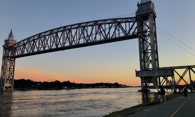 Buzzards Bay Cabaña | Minutes to beaches & canal Family friendly updated beach house