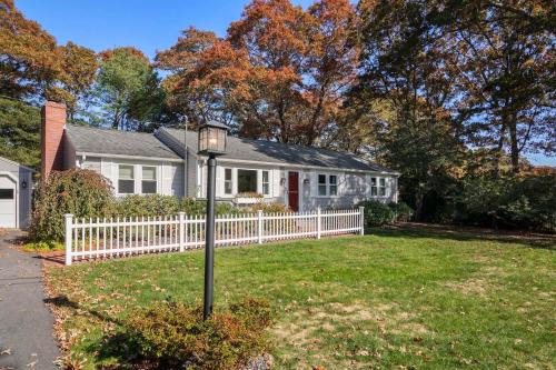 Centerville Casa | Minutes to Craigville Beach Private Patio and Backyard