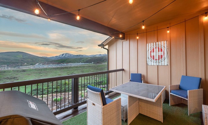 Park City Casa | Luxury home minutes to Jordanelle with balcony, BBQ, firepit, hot tub, hiking and biking nearby