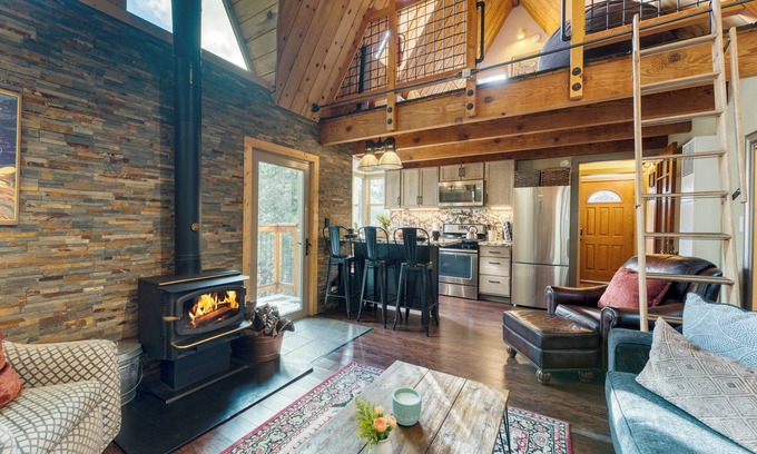 Truckee Casa | Minutes to Donner Lake | Lofted A-Frame-Inspired Design + Deck | Jeffrey Pines