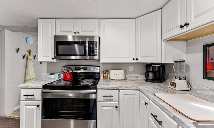 Westwood Apartamento | Minutes to Downtown Denver with Easy Mountain Access