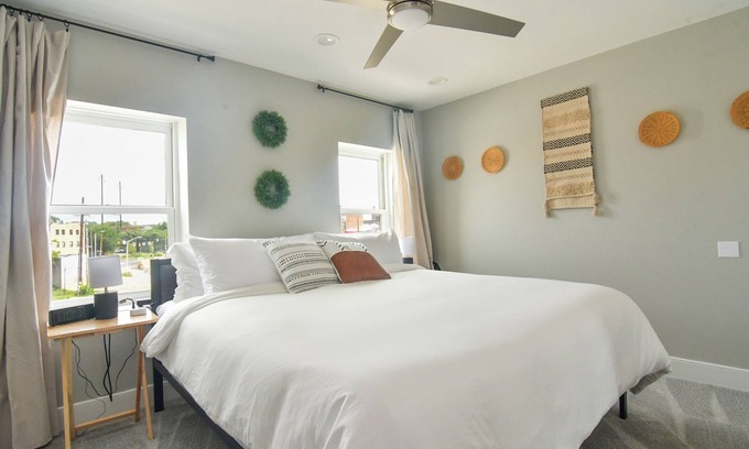 Downtown Baltimore Casa | Minutes to Downtown & Waterfronts with rooftop deck!