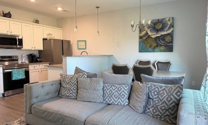 Huntcliff Casa | Minutes to Fort Jackson! Family Friendly 3-bed Townhome - Sleeps 5 w/ King Bed