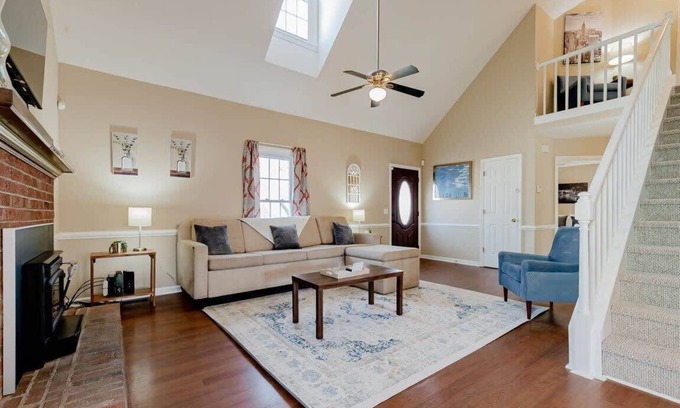 Hopkins Casa | Minutes to Fort Jackson- Stay at the Breeze on Inn