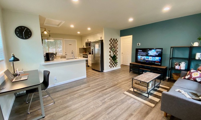 Renton Casa | Minutes to Freeway, 2bedroom/1bath with 200Mbps WiFi, Free parking, +Backyard.