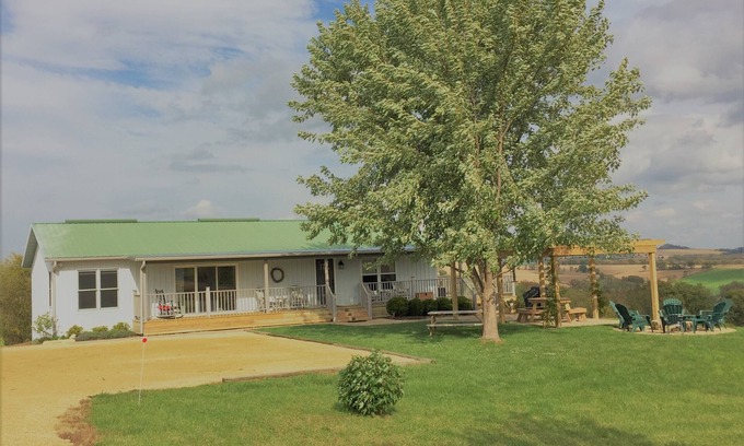 Hanover Casa | Bird Cottage @ Sorriso Vineyard Galena Illinois