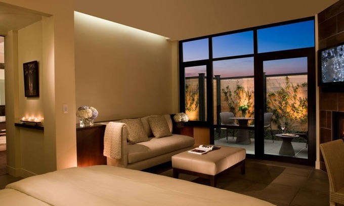 Yountville Casa | Minutes to Hailstone Vineyards and Napa Valley Balloons! Rooftop Pool, Parking!