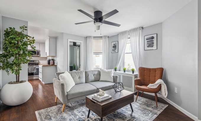 South Side Casa | Minutes to NYC Private house in quite Neiborhood, walking distance to Starbucks