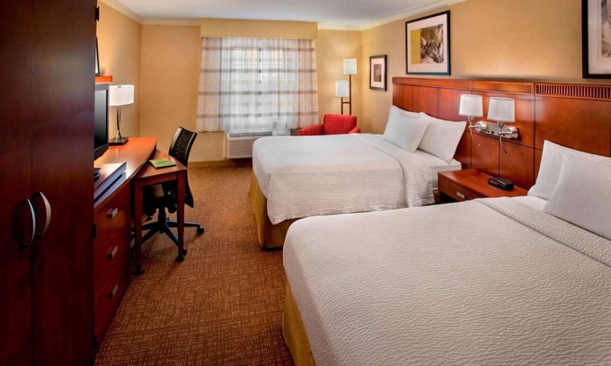 Danvers Casa | Minutes to Popes Landing! 3 Family-friendly Units w/ Starbucks & Free Parking!