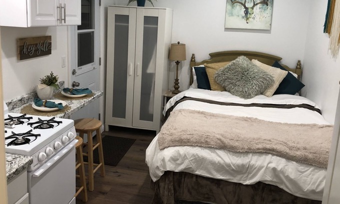 Castaic Casa | Minutes to Six Flags & Castaic Lake! Private 🚪🛁🛏🍽
