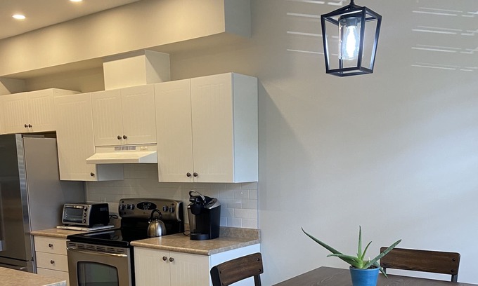 Thornbury Casa | Minutes to slopes and downtown Thornbury. Pet Friendly family home with game rm.