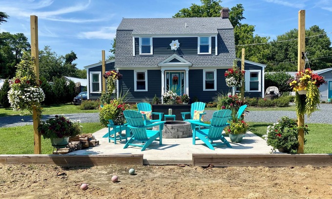 Kings Creek Landing Casa | Minutes to the BEACH! Boat friendly, fire pit, bocci & large yard for famly fun!