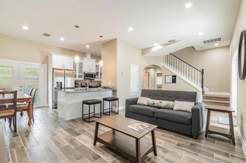 Bearss Plaza Casa | Minutes to USF and Advent Health