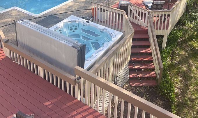 Rosemount Casa | Minutes to Viking Stadium & MOA! Beautiful QuietPrivate Suite With Hot Tub!