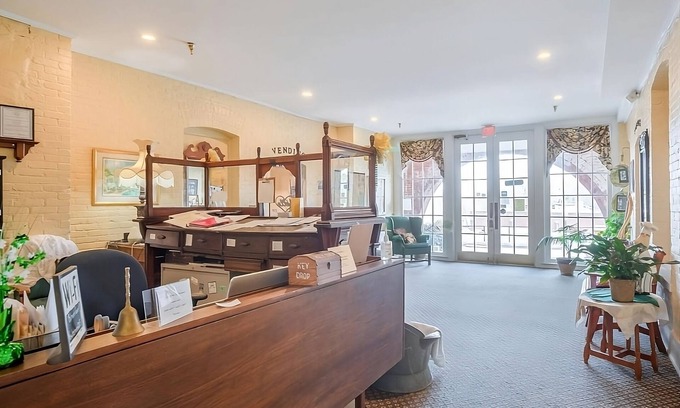 Abbeville Casa | Minutes to West Cambridge Park! FREE Onsite Parking and FREE Breakfast!