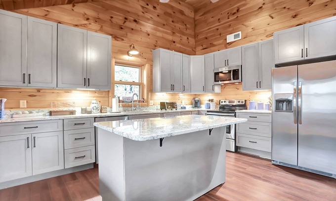 McHenry Casa | Minutes to Wisp! Renovated! Hot Tub! Fast Wi-Fi!