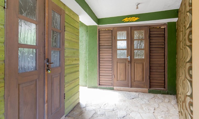 Robins Bay Villa | Lightning Suite, ¡Strawberry Fields Together!