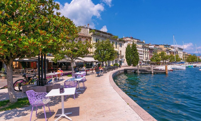 Salo Apartamento | Mirabella Lake View & Private Parking