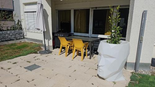 Leonberg Apartamento | Miracle House mit Terrasse, Parkplatz & Top-Ausstattung in Leonberg