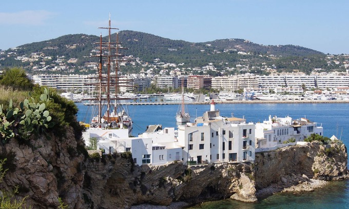 Centro de Ibiza Hotel | Mirador de Dalt Vila – Relais & Chateaux