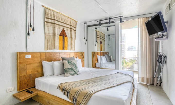Leuro Hotel | Miraflores NAIA Apartments