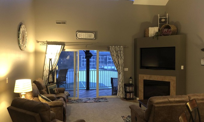 Camdenton Condominio | Miramar 3 Br 2 Ba + loft, cubierta filtrada con vista al canal principal, Wifi
