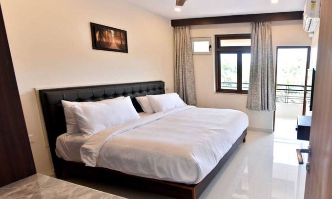 Caranzalem Apartamento | Miramar Beach-side 3BHK Fully Furnished Apartment