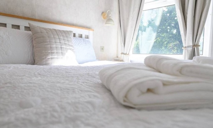 Robert Town Casa | Mirfield Retreat Cosy 2B in Peaceful Surroundings