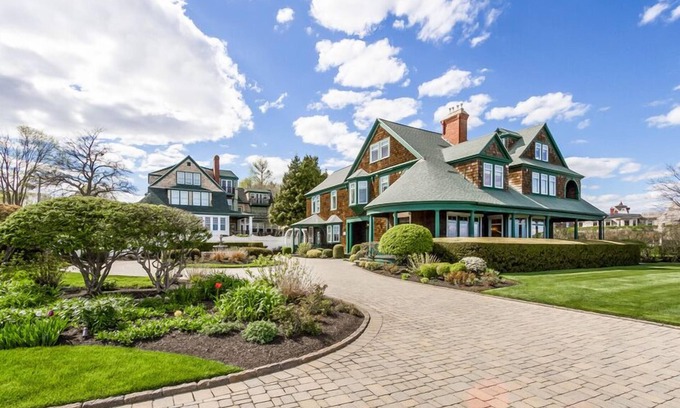 Narragansett Pier Casa | Mirimar - High-End Elegant Victorian Estate in Narragansett Pier