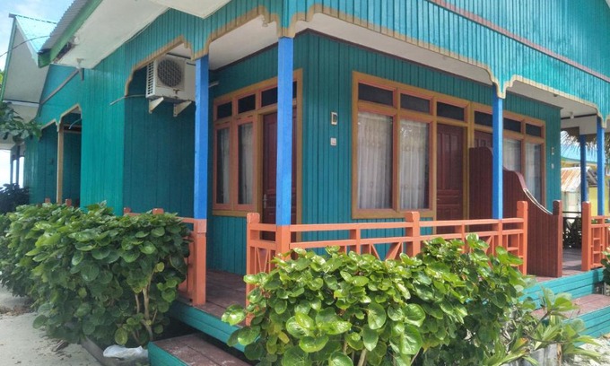 Pulau Derawan Casa | Mirroliz Pelangi Cottage