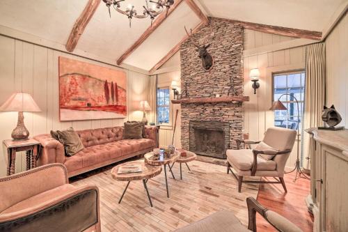 Mirror Lake Casa | Mirror Lake Cabin about 1 Mi to Dtwn Highlands!