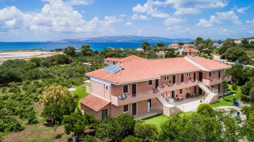 Minia Apartamento | Mirtia Studios