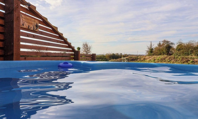 Driffield Cabaña | MISCHIEF, pet friendly, character holiday cottage in Bridlington