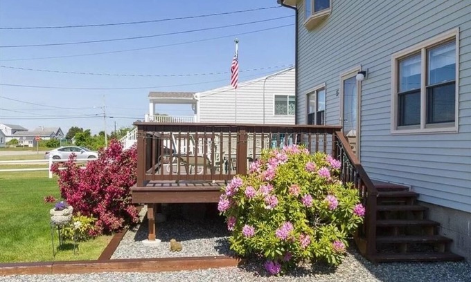 Misquamicut Apartamento | Misquamicut Beach Bungalow - 2 bedroom apartment with WiFi, A/C