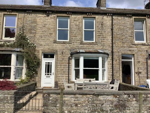 Hawes Casa | Miss Burrow's House