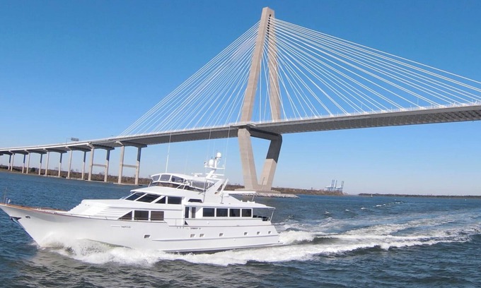 Downtown Charleston Alquiler De Eote | Miss Emily - Dockside Downtown on a Super Yacht!