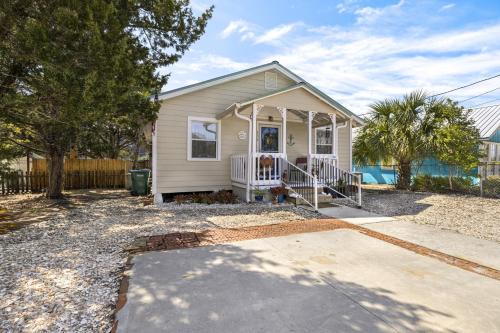 Cedar Key Casa | Miss Helens - Classic cottage