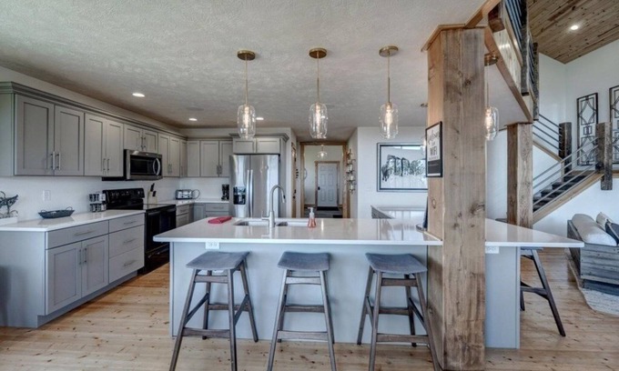 Lead Chalet De Esquí | MISSING LINK CHALET AT TERRY PEAK by RedAwning