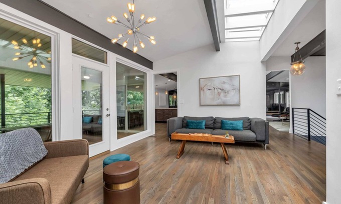Rossville Casa | ♥ Mission Ridge Midcentury - Family Friendly - Valley Views - High Speed Wifi