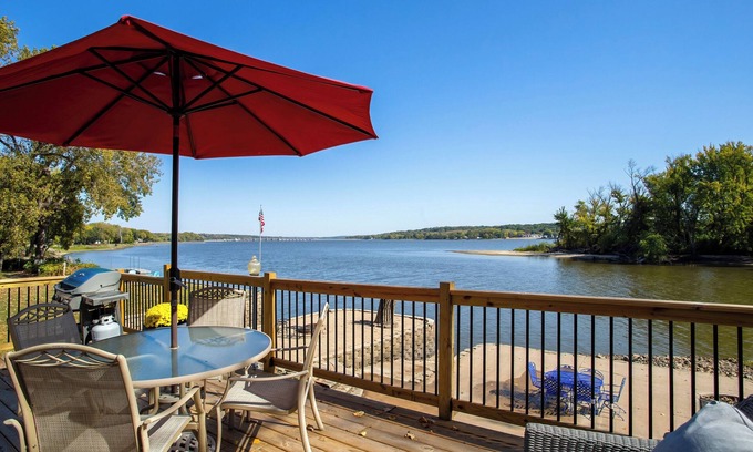 Lynn Center Casa | Mississippi Riverfront home. Totally updated.2 bed 1 bath sleeps 6.amazing views