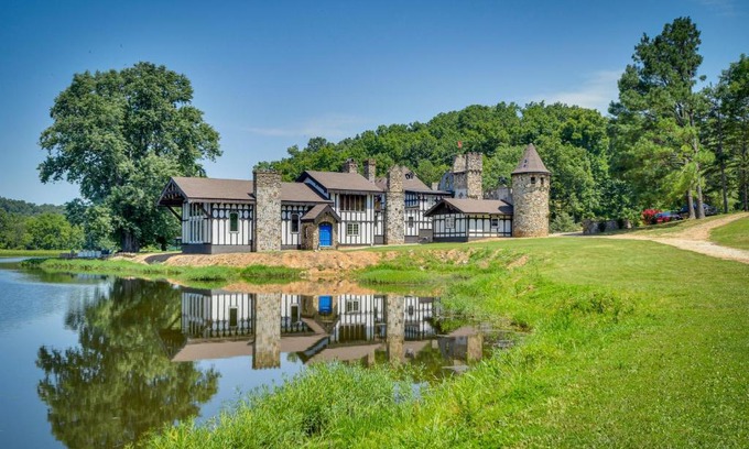 Saint Mary Casa | Missouri Castle with Private Lake, Pool and 100 Acres!