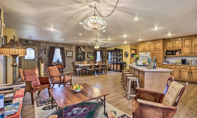 Buffalo Casa | Missouri Getaway with Pasture Views and Patio!
