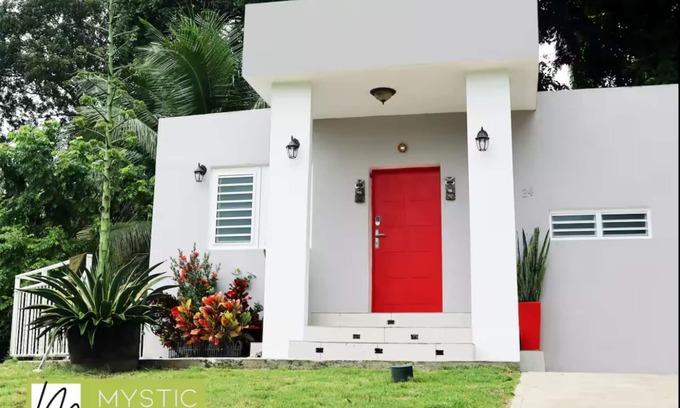 Rio Casa | Mistic River Nature + City in Beverly Hills Guaynabo | Pool + Parking