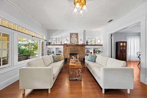 Fort Worth Casa | Mistletoe Heights Bungalow